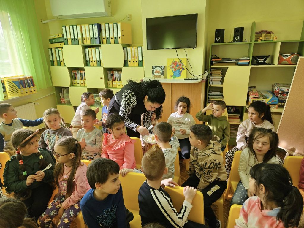 "Мила бабо, научи ме" - ДГ Пролет - Сандански
