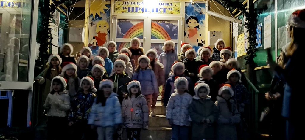 Запалване на коледните светлини 2025 г. - ДГ Пролет - Сандански