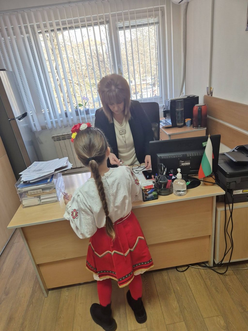 Мартенски поздрав към кмета на Община Сандански - ДГ Пролет - Сандански