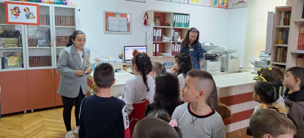 На гости в 3ОУ "Христо Ботев" послучай Международния ден на детската книга - ДГ Пролет - Сандански