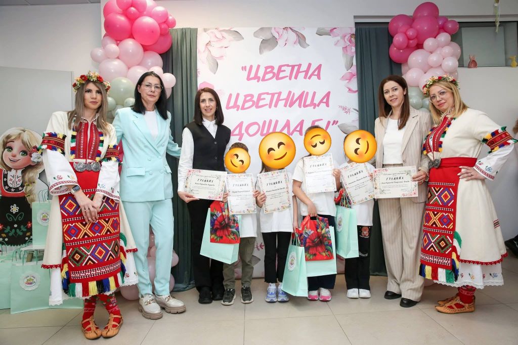 Участие на децата от група "Звънче" в "Цветна Цветница дошла е"  - ДГ Пролет - Сандански