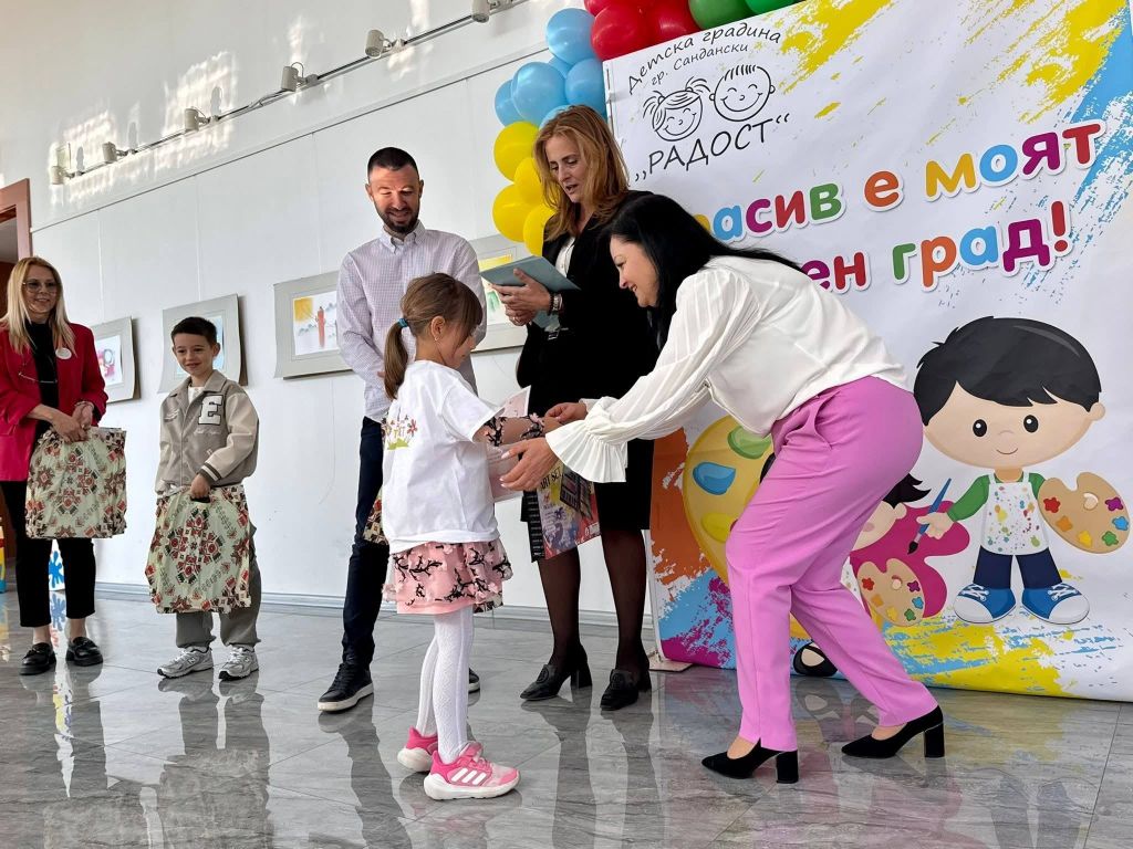 Участие на децата от група "Детелина" в конкурса "Красив е моят роден град" - ДГ Пролет - Сандански