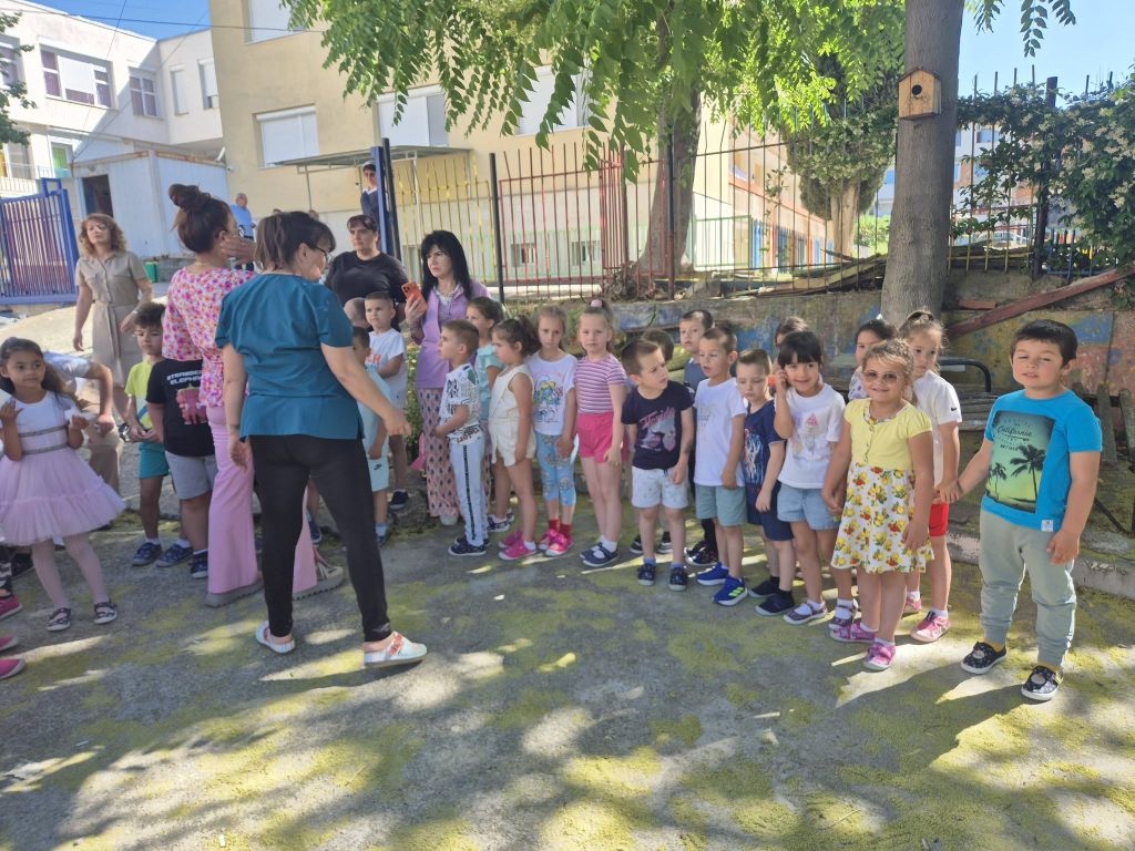 Учебна евакуация с участието на служители от РСПБЗН - Сандански - ДГ Пролет - Сандански